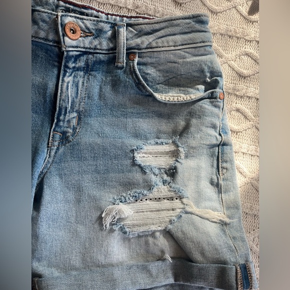 Edgely Light Wash Denim Shorts, distressed, Women’s Size 6 - Picture 9 of 13